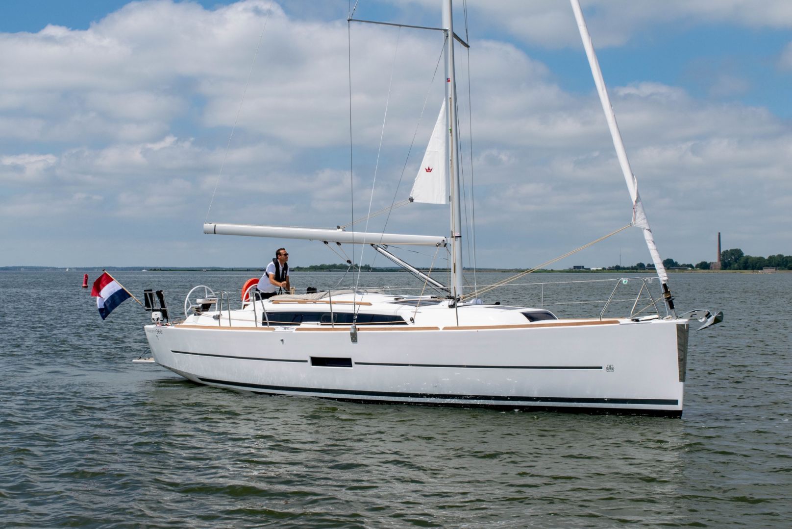 DUFOUR 360