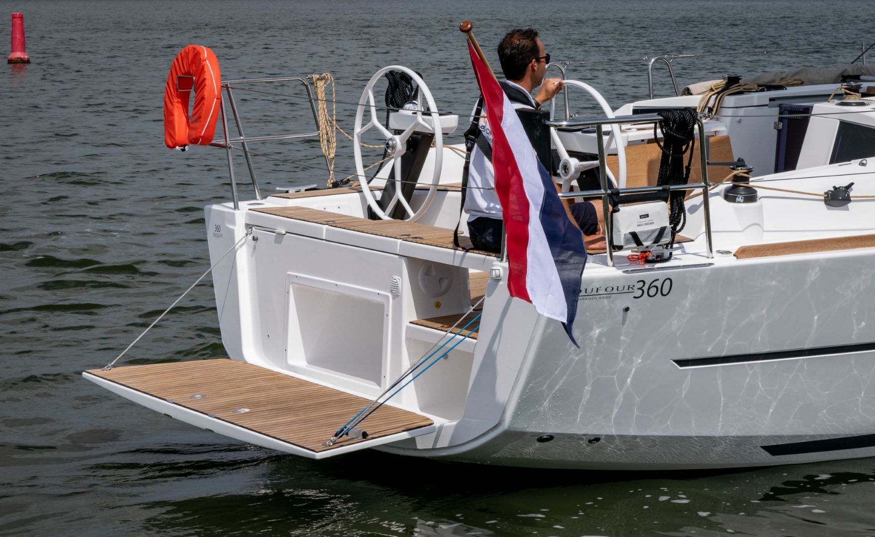 DUFOUR 360