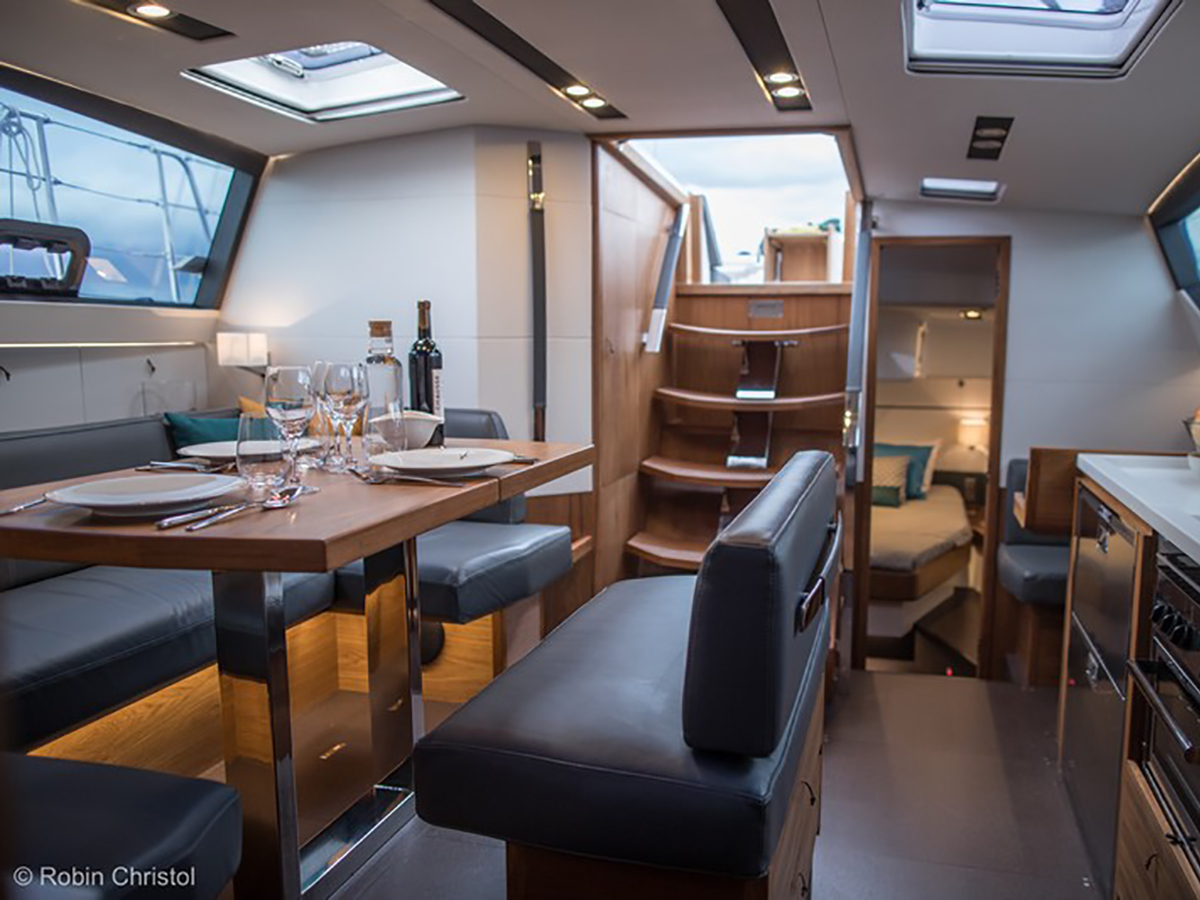 WAUQUIEZ PILOT SALOON 42