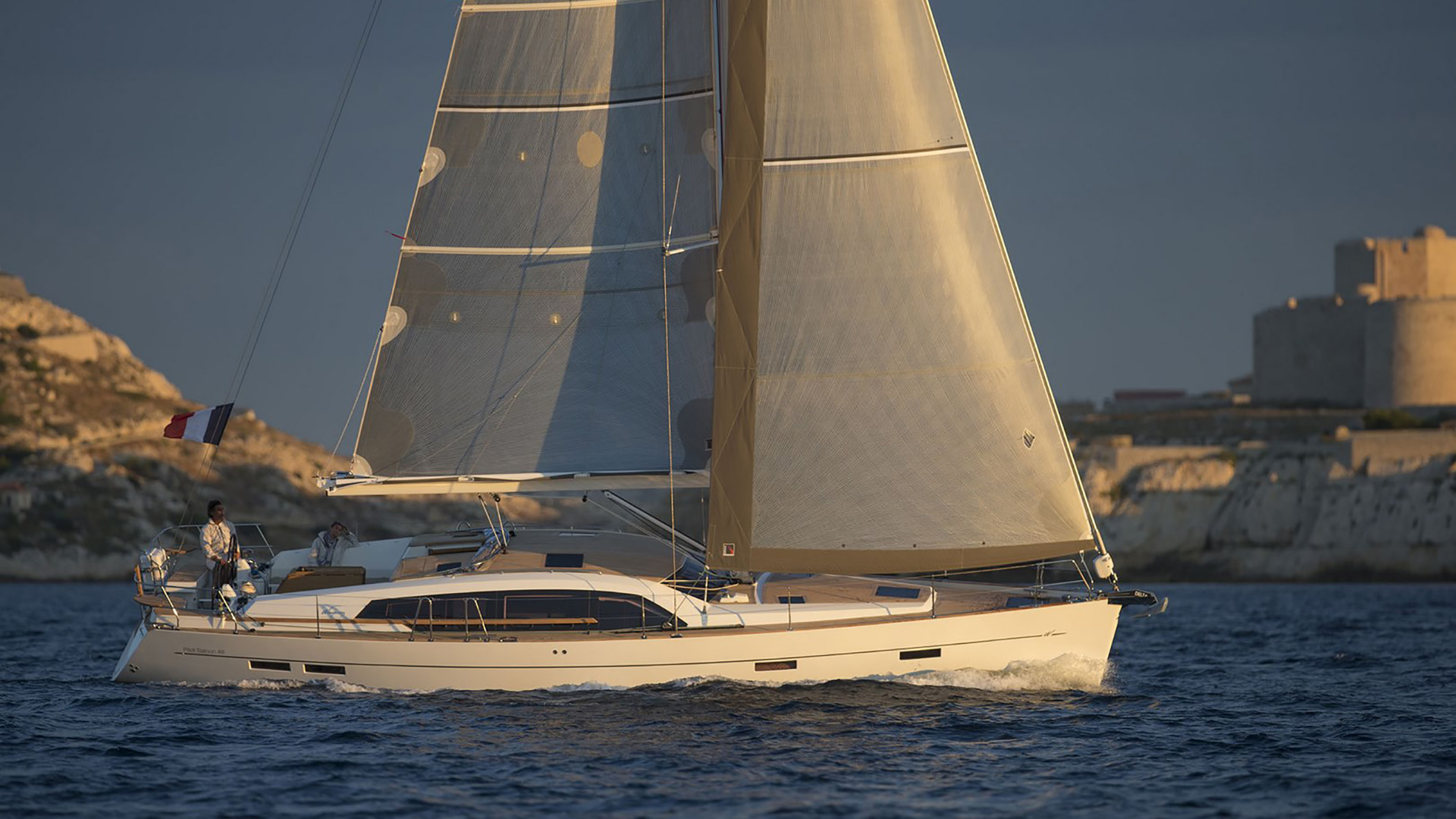 WAUQUIEZ PILOT SALOON 48