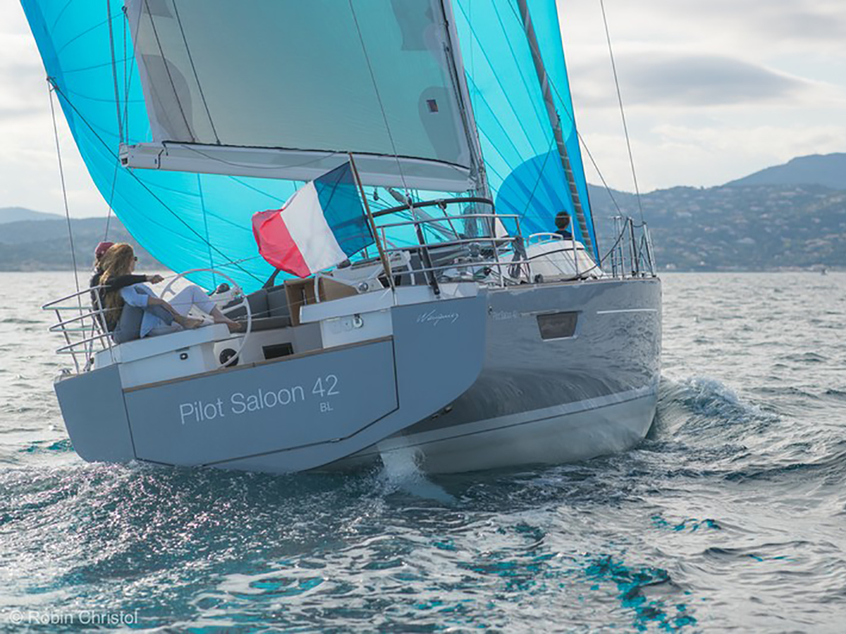 WAUQUIEZ PILOT SALOON 42