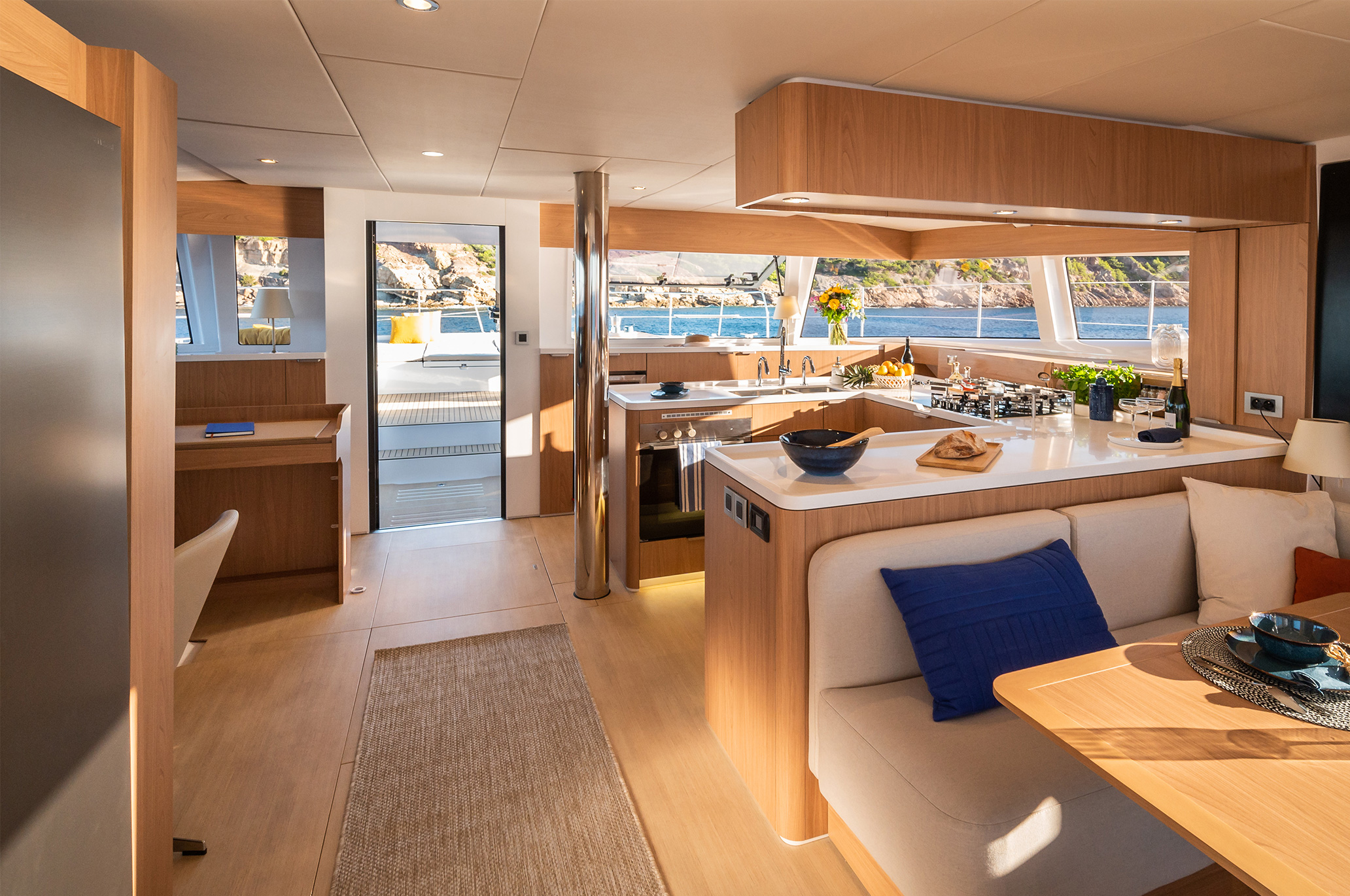 a-vendre-catamaran-bali-58-dans-le-golfe-de-saint-tropez-chez-azur-boats-mediterranee-4
