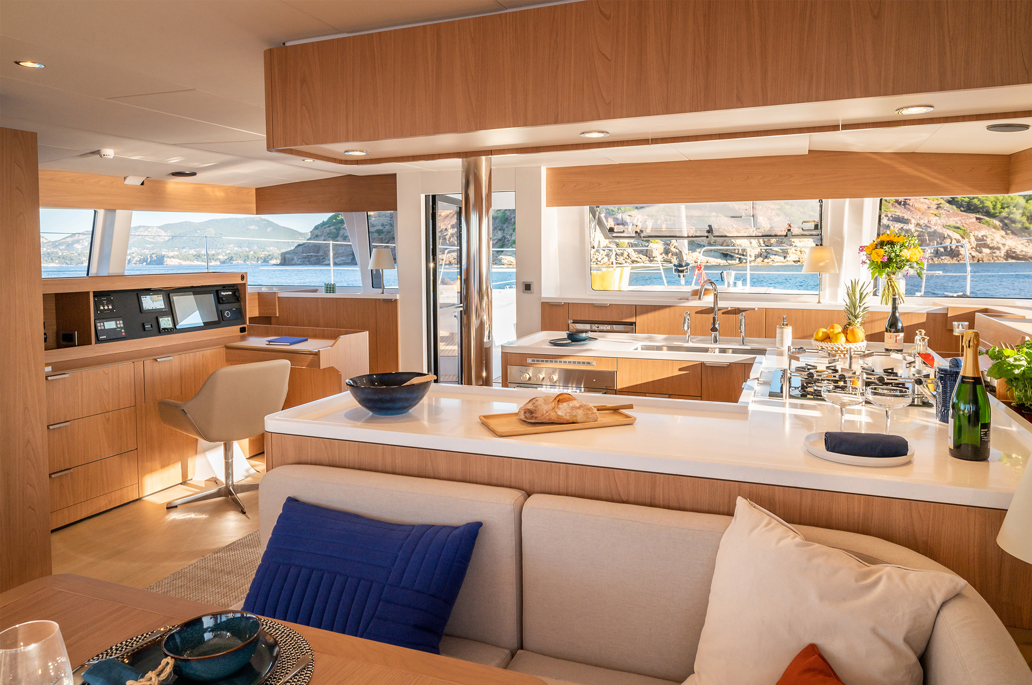 a-vendre-catamaran-bali-58-dans-le-golfe-de-saint-tropez-chez-azur-boats-mediterranee-5