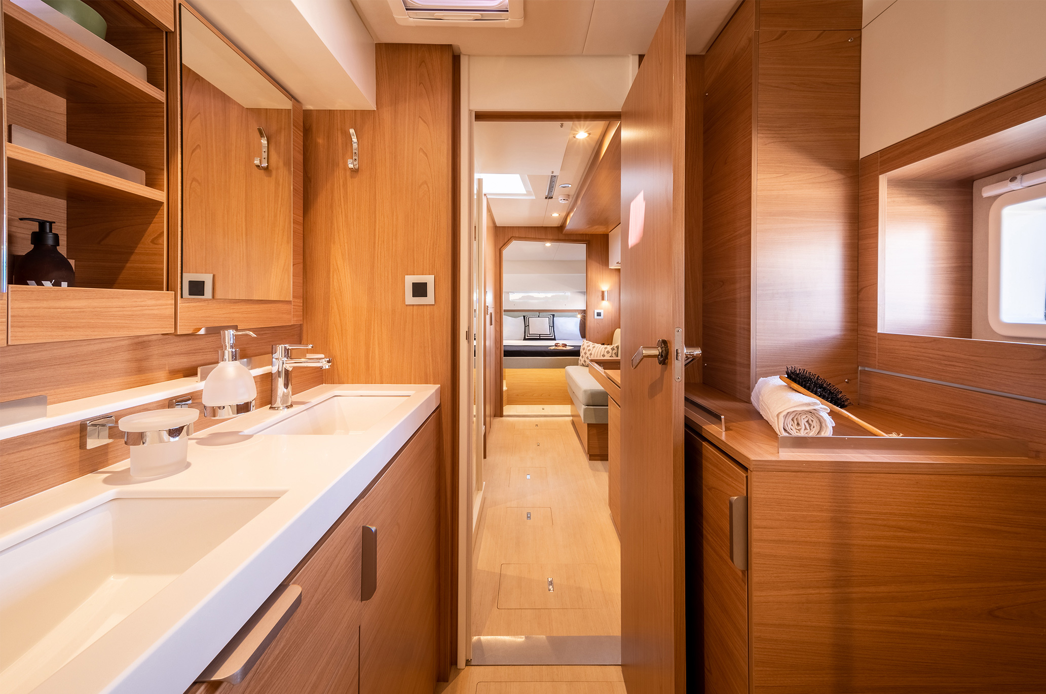 bali-catamaran-bali-42-disponible-chez-votre-concessionnaire-dans-le-golfe-de-saint-tropez-chez-azur-boats-mediterranee-2