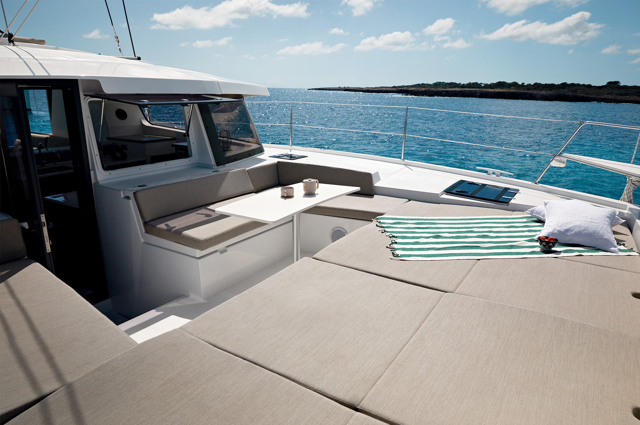 bali-catamaran-bali-42-disponible-chez-votre-concessionnaire-dans-le-golfe-de-saint-tropez-chez-azur-boats-mediterranee-3