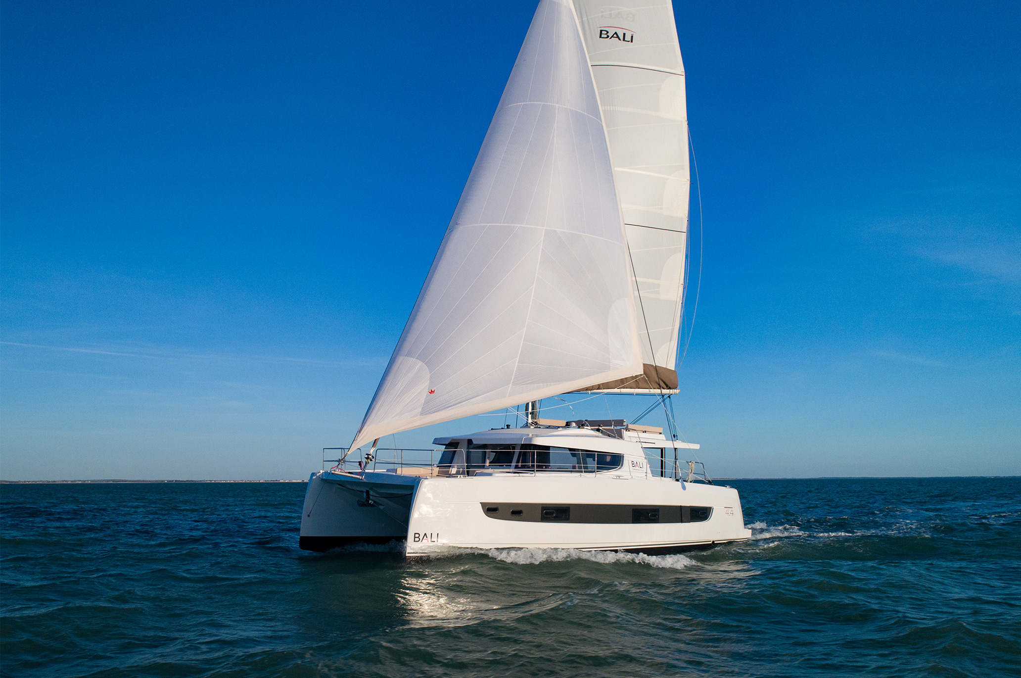 catamaran-bali-4.4-neuf-en-vente-chez-azur-boats-mediterranee-dans-le-golfe-de-saint-tropez