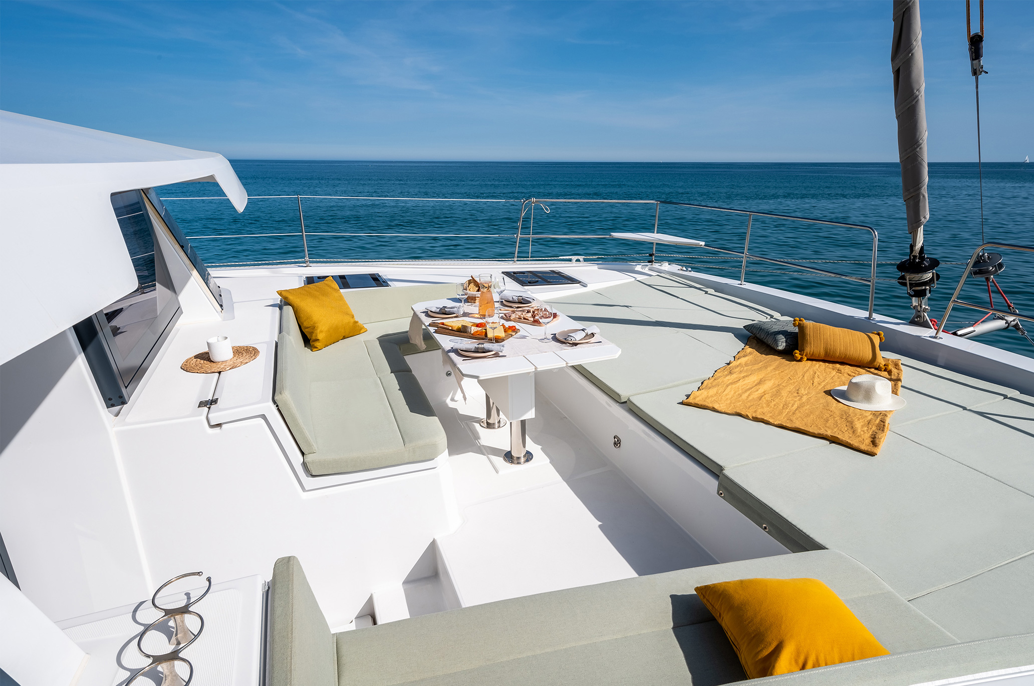 catamaran-bali-4.6-disponible-chez-azur-boagt-mediterranee-concessionnaire-catamaran-bali-dans-le-golfe-de-saint-tropez-2