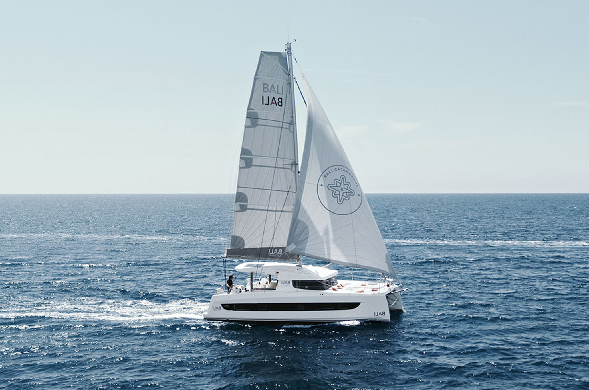 catamaran-bali-catsmart-disponible-chez-azur-boats-mediterranee-vente-de-bateaux-neufs-et-occasion-dans-le-golfe-de-saint-tropez