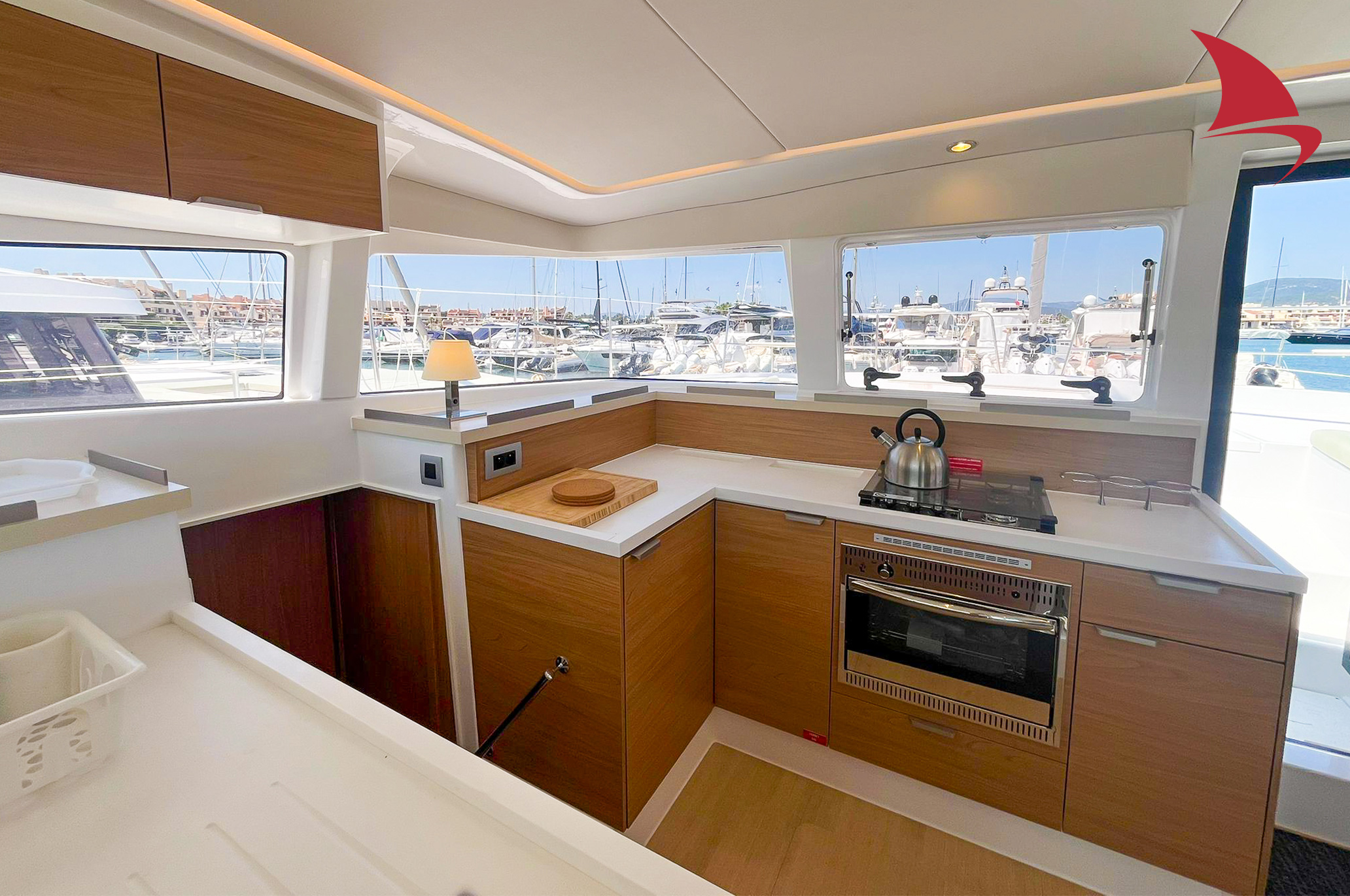 location-catamaran-bali-42-depuis-le-golfe-de-saint-tropez-avec-ou-sans-skipper-dans-le-sud-de-la-france-1