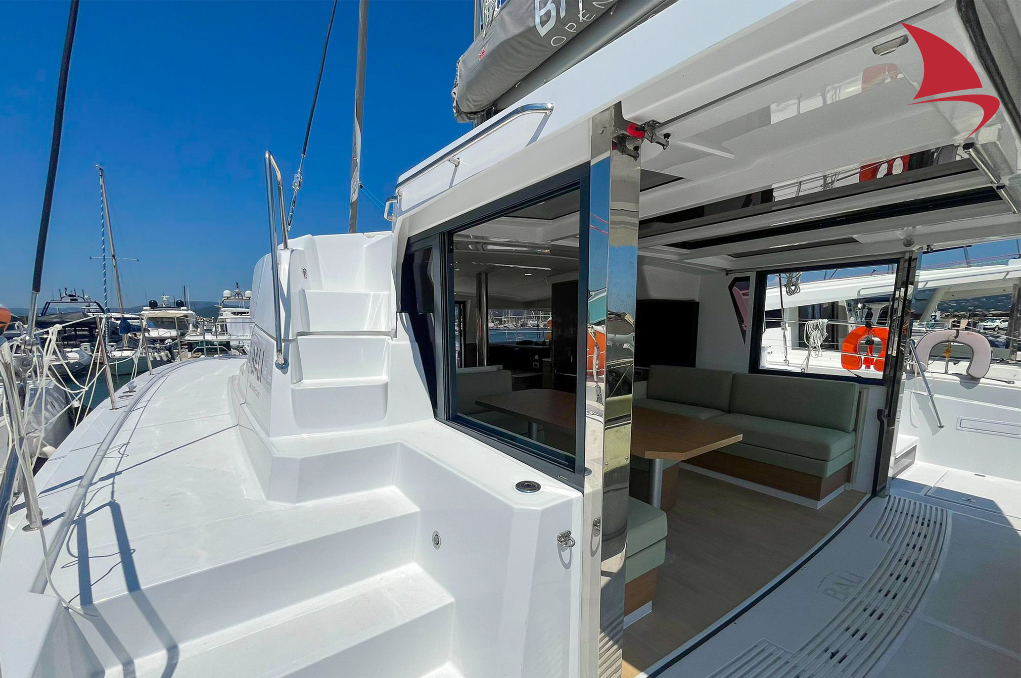 location-catamaran-bali-42-depuis-le-golfe-de-saint-tropez-avec-ou-sans-skipper-dans-le-sud-de-la-france-4