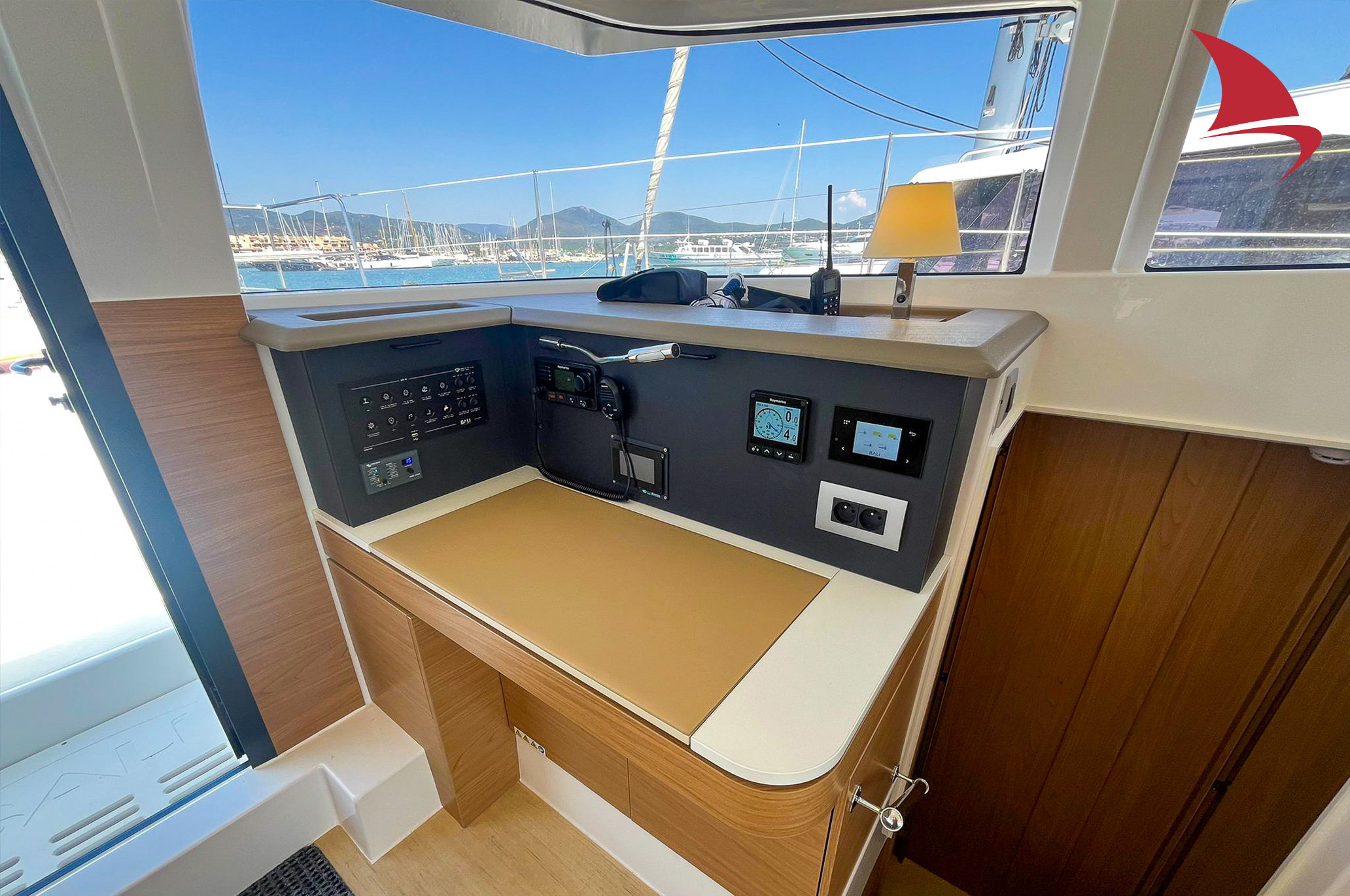 location-catamaran-bali-42-depuis-le-golfe-de-saint-tropez-avec-ou-sans-skipper-dans-le-sud-de-la-france-6