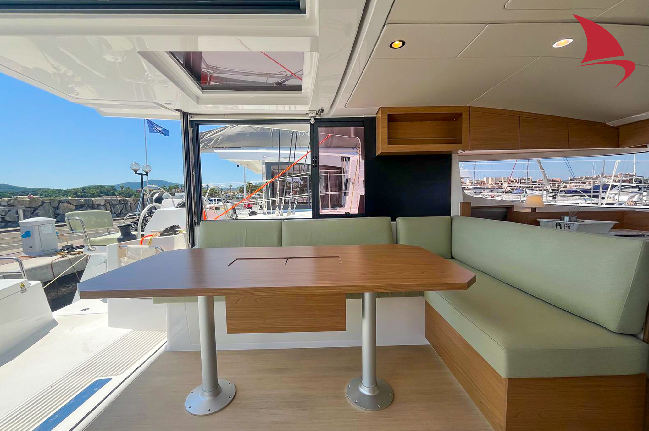 louer-catamaran-Bali-Catsmart-hope-depuis-le-golfe-de-saint-tropez-auprès-de-philisa-apaca-via-azur-boats-mediterranee-dans-le-sud-de-la-france-12