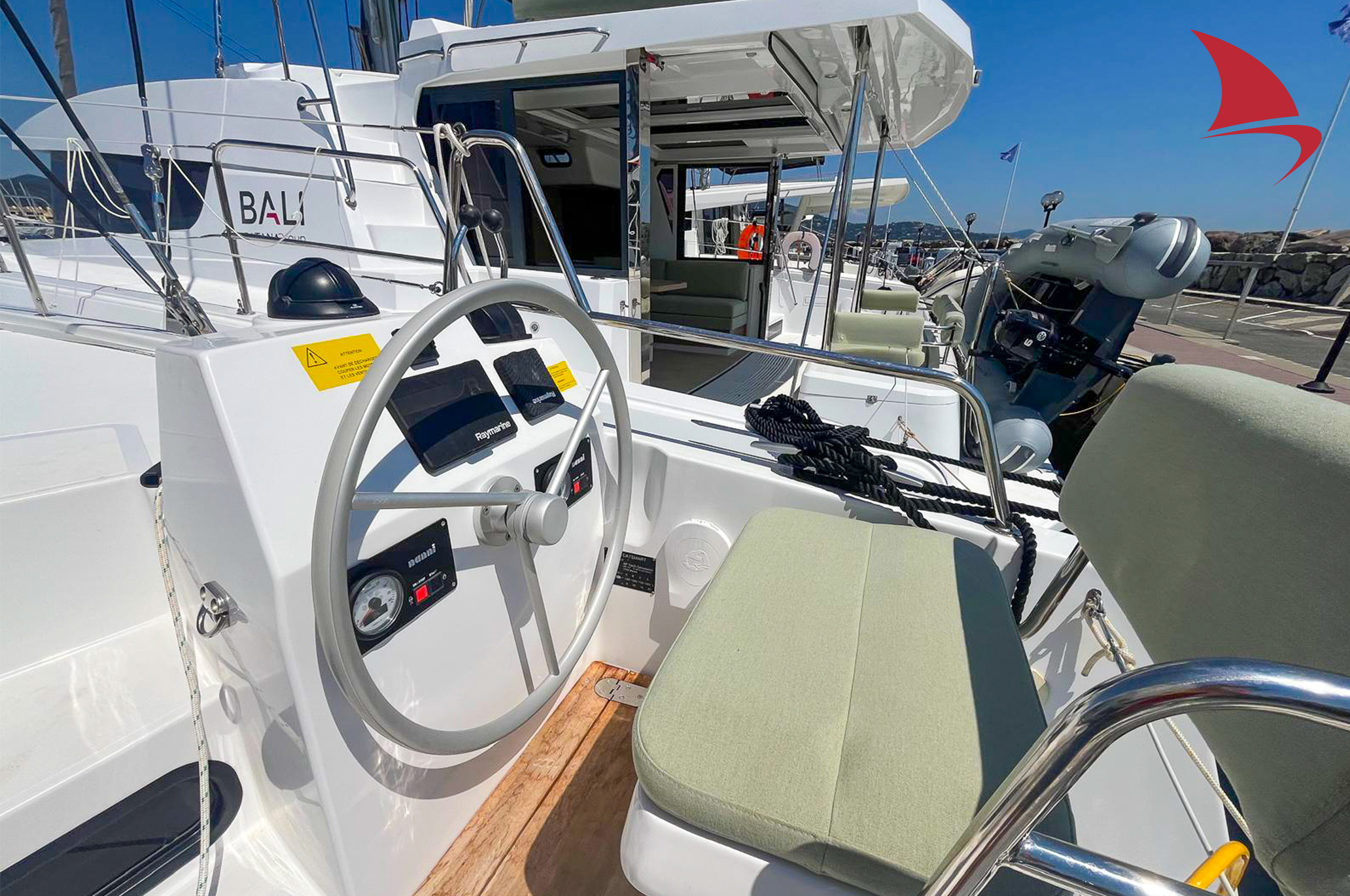 louer-catamaran-Bali-Catsmart-hope-depuis-le-golfe-de-saint-tropez-auprès-de-philisa-apaca-via-azur-boats-mediterranee-dans-le-sud-de-la-france-18