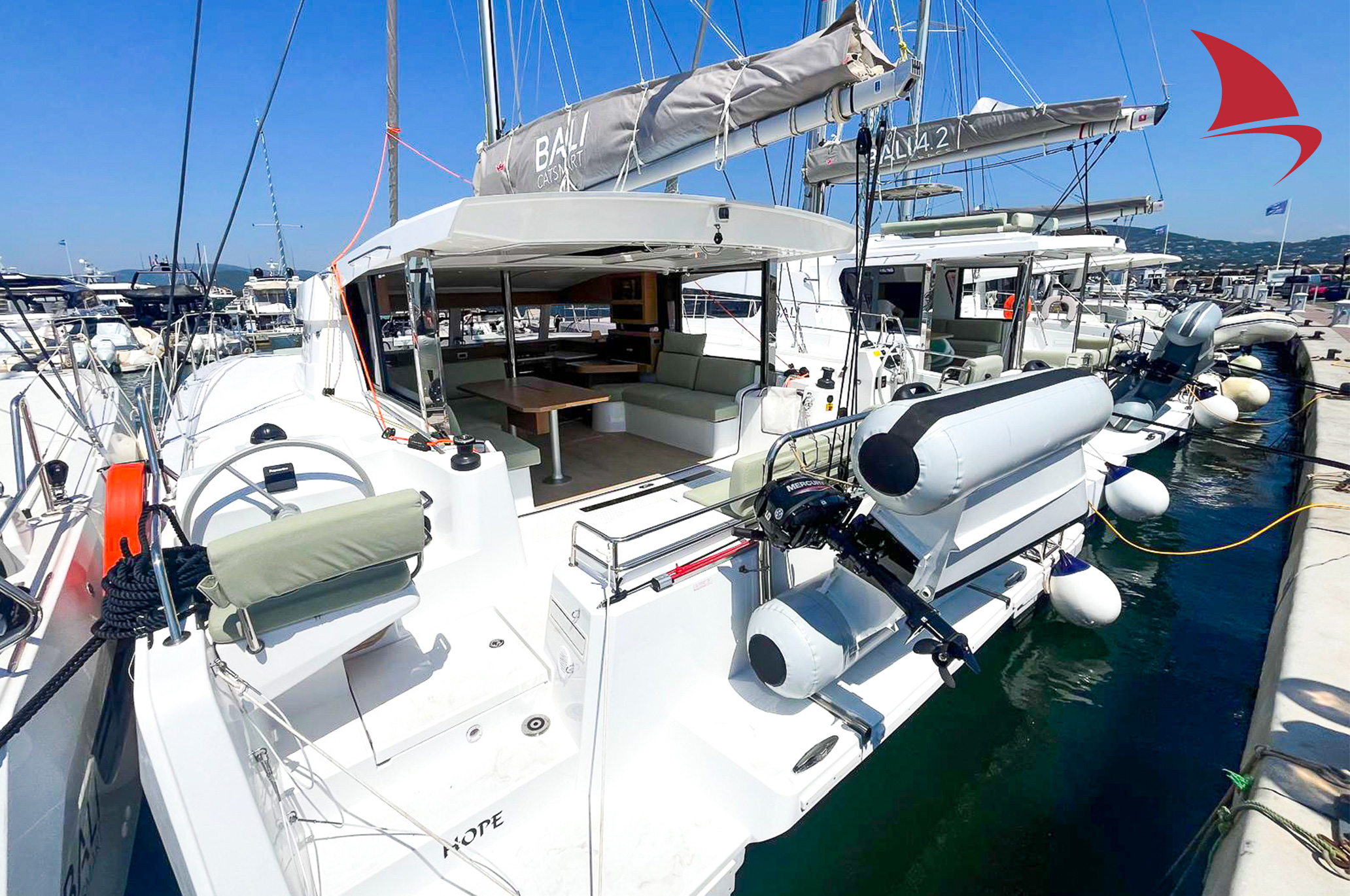 louer-catamaran-Bali-Catsmart-hope-depuis-le-golfe-de-saint-tropez-auprès-de-philisa-apaca-via-azur-boats-mediterranee-dans-le-sud-de-la-france-5