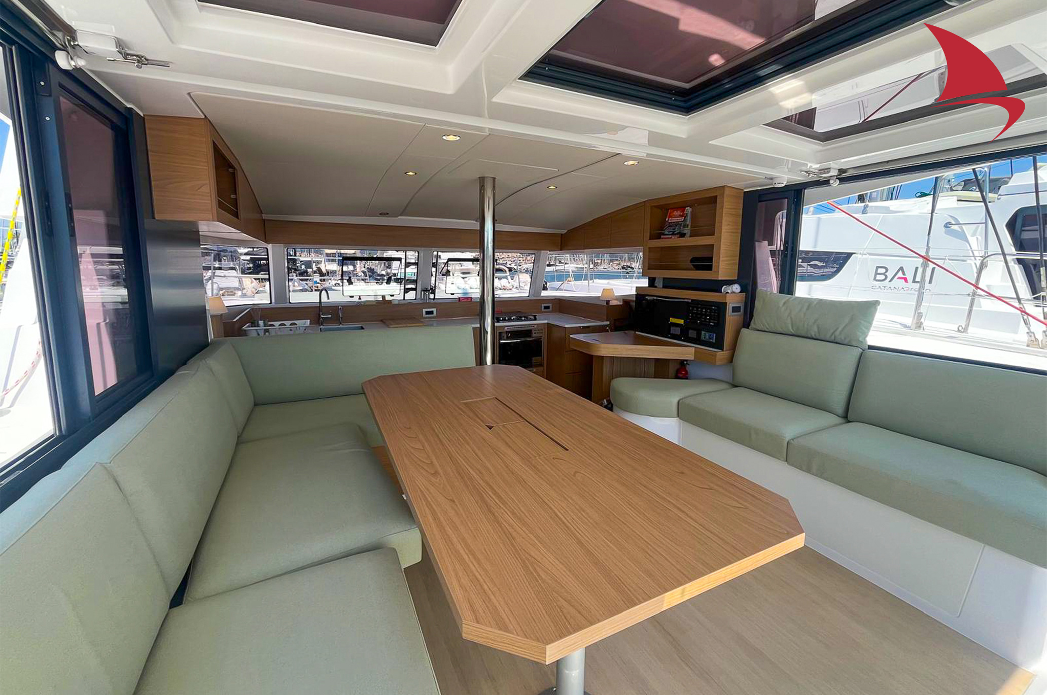 louer-catamaran-Bali-Catsmart-hope-depuis-le-golfe-de-saint-tropez-auprès-de-philisa-apaca-via-azur-boats-mediterranee-dans-le-sud-de-la-france-6