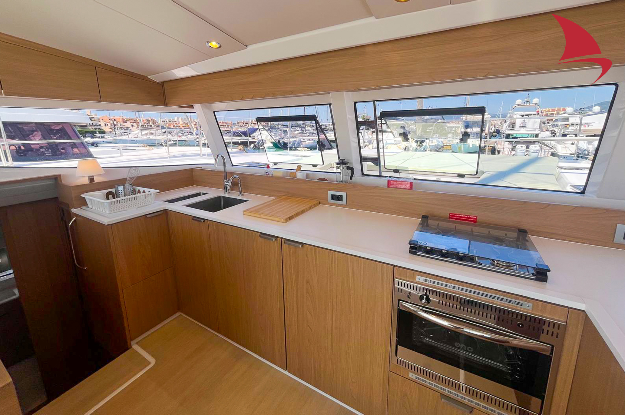 louer-catamaran-Bali-Catsmart-hope-depuis-le-golfe-de-saint-tropez-auprès-de-philisa-apaca-via-azur-boats-mediterranee-dans-le-sud-de-la-france-9